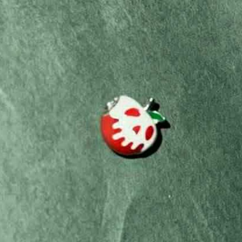 Gnoce xmas halloween gift - Red Apple w/leaf charm bead - see pics